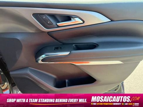 Used 2026 Chevrolet Traverse LT FWD image 9