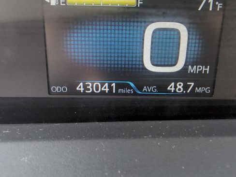 Used 2020 Toyota Prius XLE w/ Premium Convenience Package FWD image 22