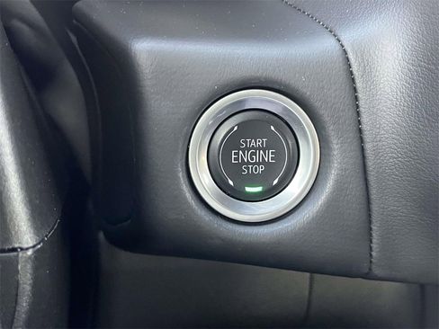 Used 2024 GMC Yukon XL SLT w/ SLT Luxury Package image 32