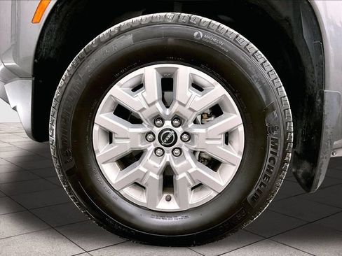 Used 2024 Nissan Frontier SV AWD/4WD image 8