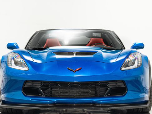 Used 2015 Chevrolet Corvette Z06 w/ 3LZ Preferred Equipment Group image 4