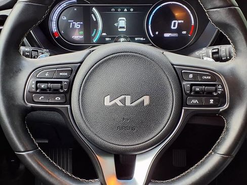 Used 2022 Kia Niro EX image 16