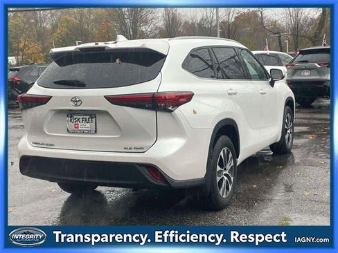 Certified 2022 Toyota Highlander XLE image 40