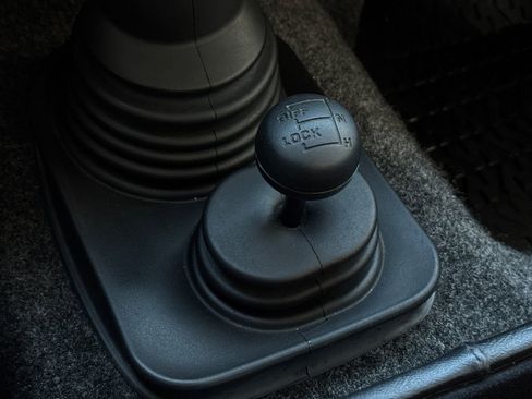 Used 1993 Land Rover Defender 110 image 25