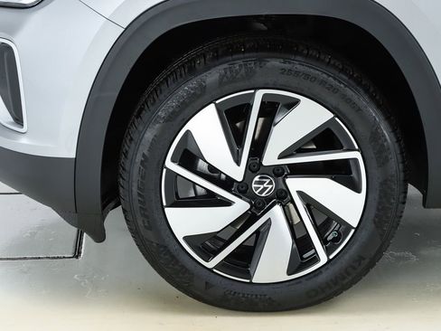 New 2026 Volkswagen Atlas SEL image 5