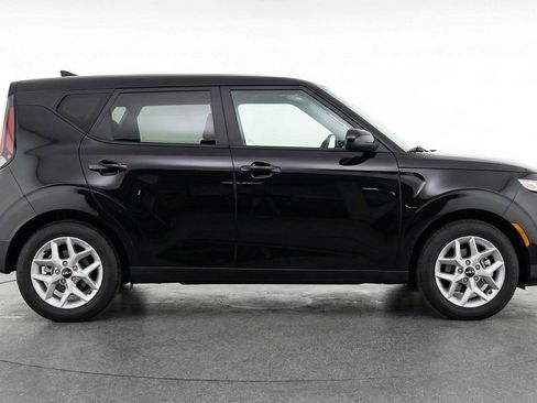 Used 2025 Kia Soul LX w/ LX Technology Package FWD image 11
