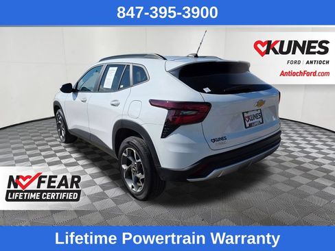 Used 2025 Chevrolet Trax LT FWD image 5