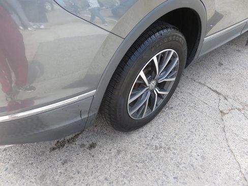 Used 2020 Volkswagen Tiguan SE image 35