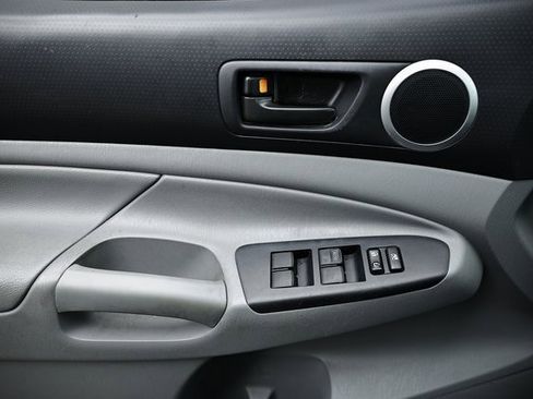 Used 2012 Toyota Tacoma PreRunner w/ SR5 Pkg image 16