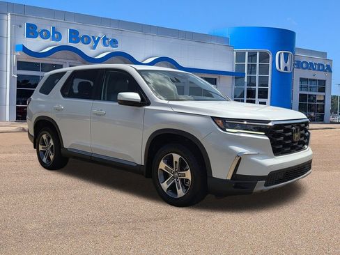 Used 2025 Honda Pilot EX-L image 3