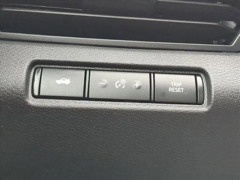 Used 2025 Nissan Altima 2.5 SV image 16