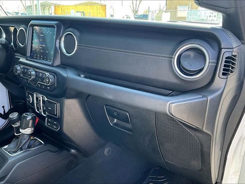 Used 2020 Jeep Wrangler Unlimited Sahara image 20