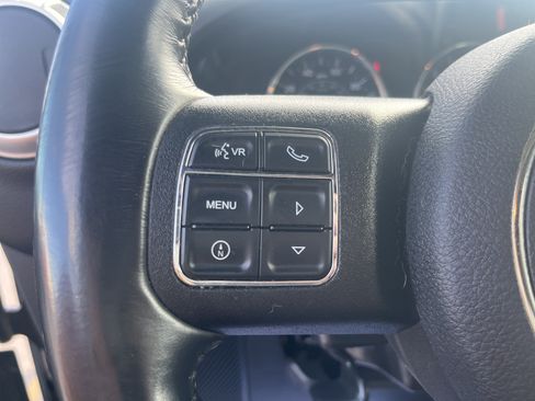 Used 2017 Jeep Wrangler Unlimited Rubicon w/ Connectivity Group AWD/4WD image 21