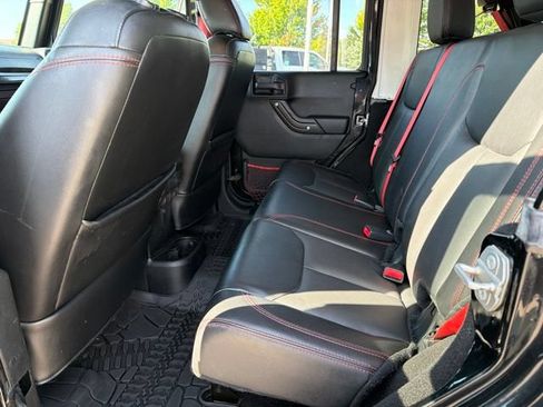 Used 2018 Jeep Wrangler Unlimited Rubicon AWD/4WD image 14