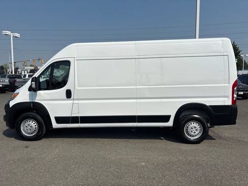 Used 2024 RAM ProMaster 2500 w/ Convenience Group FWD image 2