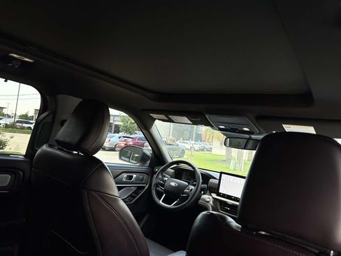 Used 2025 Ford Explorer Platinum RWD image 13