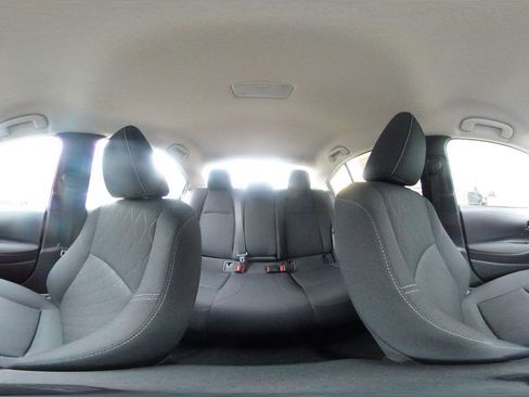 Used 2025 Toyota Corolla LE image 41