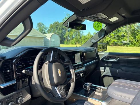 Used 2026 Chevrolet Silverado 1500 High Country AWD/4WD image 12