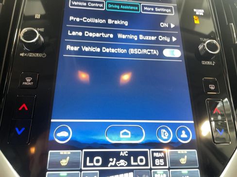 Used 2023 Subaru Ascent Premium AWD/4WD image 7