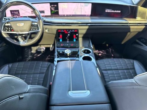 Certified 2025 Cadillac Escalade V w/ LPO, ONYX Package AWD/4WD image 18
