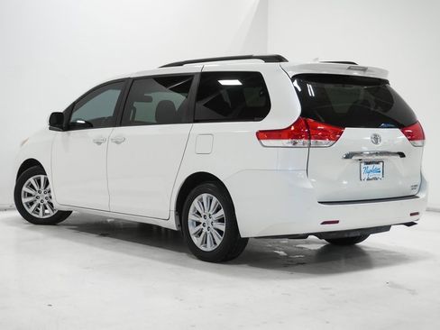 Used 2011 Toyota Sienna Limited w/ Premium Pkg image 5