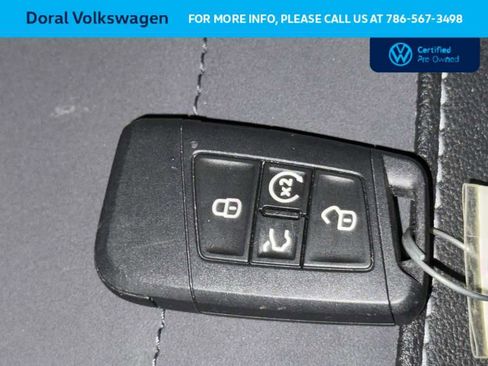 Used 2025 Volkswagen Taos SE image 28