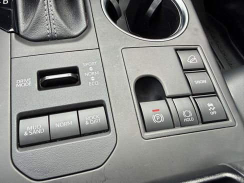 Certified 2024 Toyota Highlander XLE AWD/4WD image 18