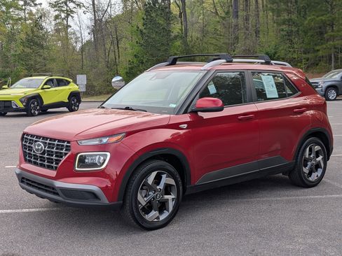 Used 2021 Hyundai Venue SEL w/ Premium Package image 5