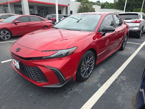 Used 2025 Toyota Camry SE w/ Multimedia Upgrade Package FWD image 3