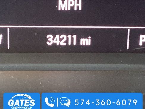 Used 2023 Chevrolet Traverse LS image 4