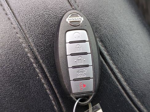 Used 2020 Nissan Rogue SV FWD image 27