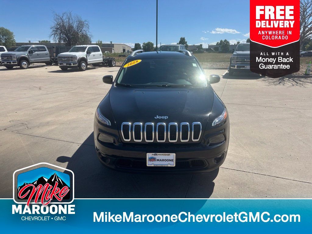 Used 2018 Jeep Cherokee Latitude Plus w/ Cold Weather Group AWD/4WD image 1