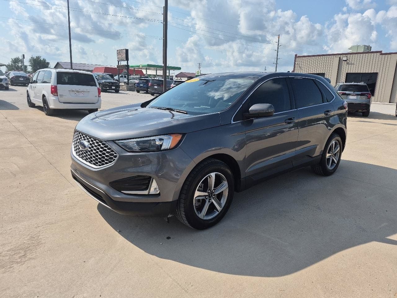 Used 2023 Ford Edge SEL w/ Convenience Package AWD/4WD image 2