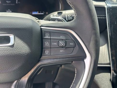 Used 2024 Jeep Grand Cherokee L Altitude AWD/4WD image 5
