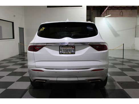 Used 2023 Buick Enclave Essence image 5