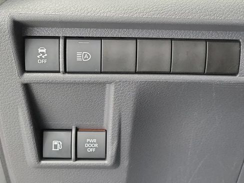 Used 2024 Toyota Sienna XLE FWD image 32