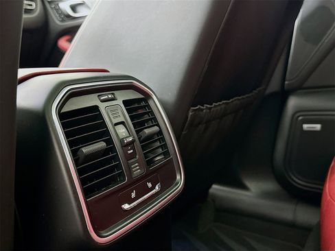 Used 2020 Porsche Macan S image 27