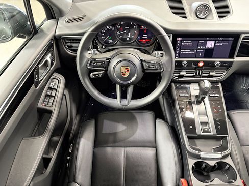 Used 2025 Porsche Macan image 17