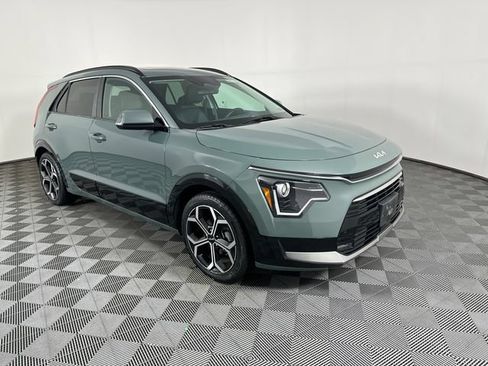 Used 2023 Kia Niro EX Touring FWD image 11