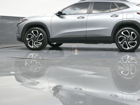 Used 2025 Chevrolet Trax RS w/ Driver Confidence Package image 36