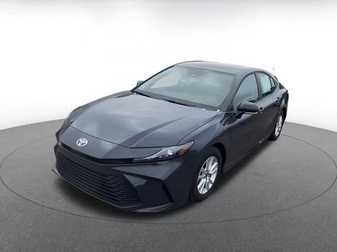 Used 2025 Toyota Camry LE image 7