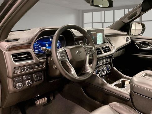 Used 2023 Chevrolet Suburban Z71 w/ Luxury Package AWD/4WD image 17