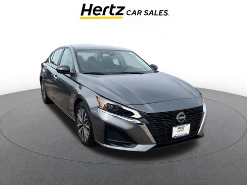 Used 2025 Nissan Altima 2.5 SV FWD image 1