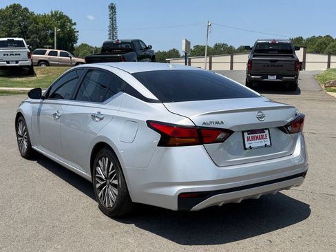 Used 2024 Nissan Altima 2.5 SV FWD image 7
