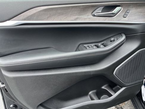 New 2025 Jeep Grand Cherokee Limited image 25