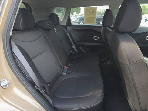 Used 2016 Kia Soul FWD image 16
