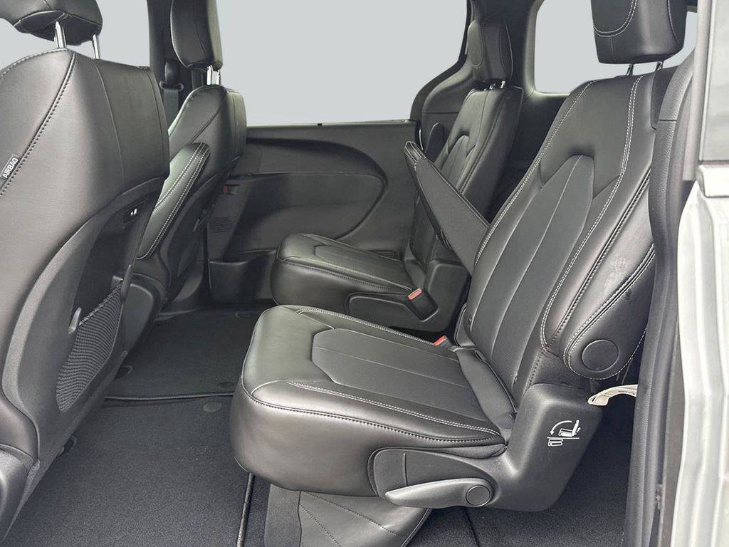 New 2026 Chrysler Pacifica Select FWD image 31