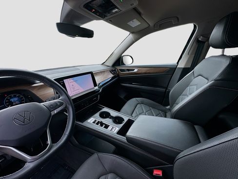 Used 2024 Volkswagen Atlas SE image 18