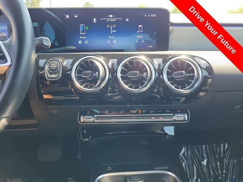 Used 2025 Mercedes-Benz CLA 250 image 15