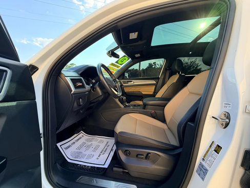 Used 2021 Volkswagen Atlas Cross Sport SE w/ Panoramic Sunroof Package FWD image 10